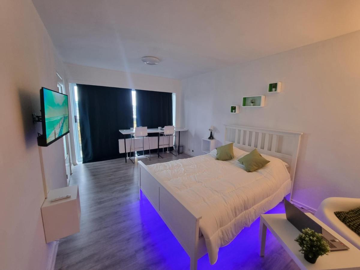 דירות בריסל Panoramic View Studio מראה חיצוני תמונה